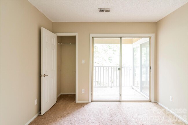 Building Photo - 2516 Cranbrook Ln