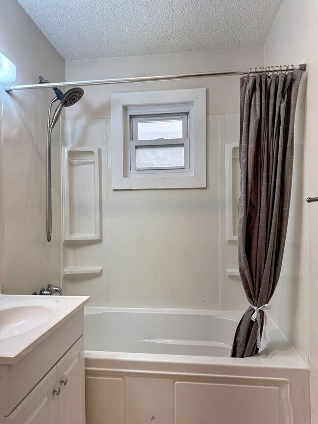 Building Photo - 3531 Sleepy Hollow Rd