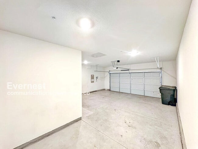 Building Photo - 8128 Bossa Nova Way