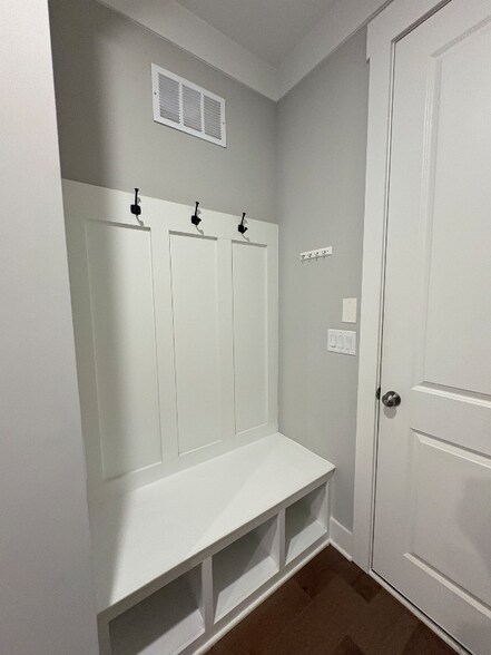 Building Photo - 1104 Thomas St