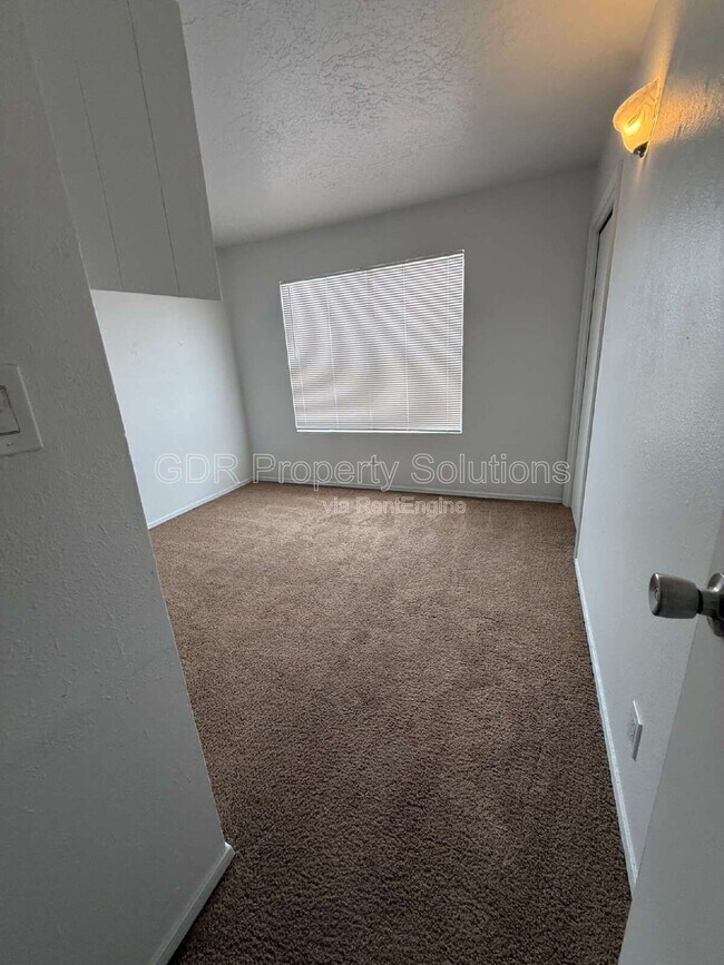 Building Photo - 1928 Buena Vista Dr SE