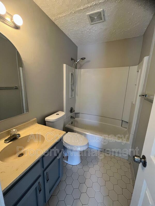 Building Photo - 6123 Queen Anne Ct