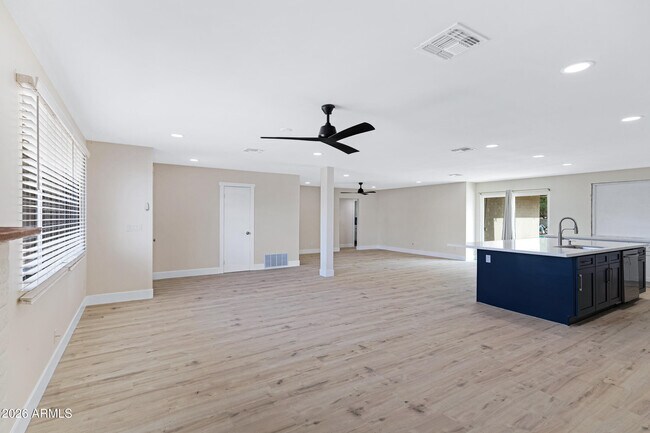 Building Photo - 3921 S Kenneth Pl