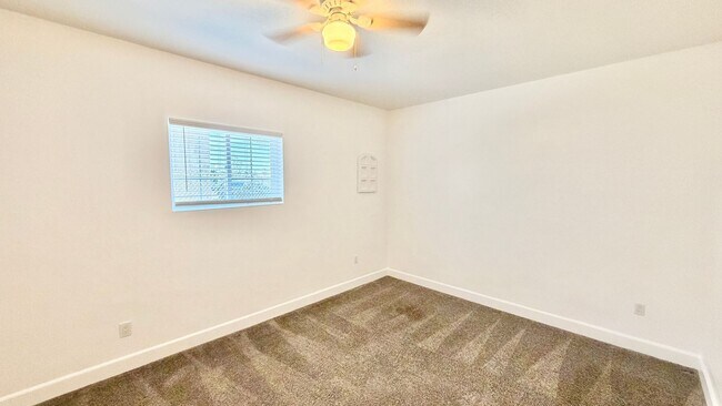 Building Photo - 1280 Alturas Rd