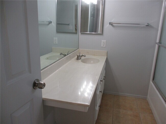 Building Photo - 5112 Amber Sands Dr