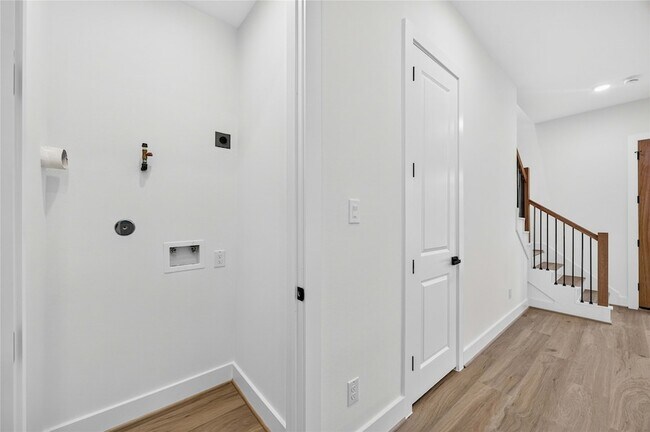 Building Photo - 4633 Mallow St