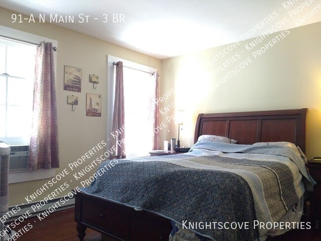 Building Photo - Beautiful, large historic home with origin...