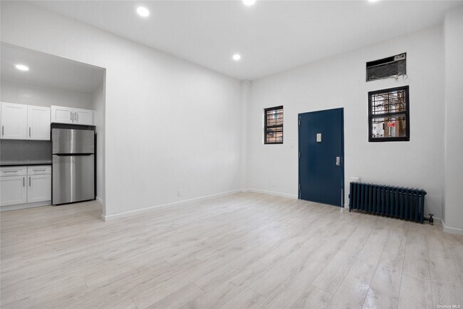 Building Photo - 86-22 Jamaica Ave