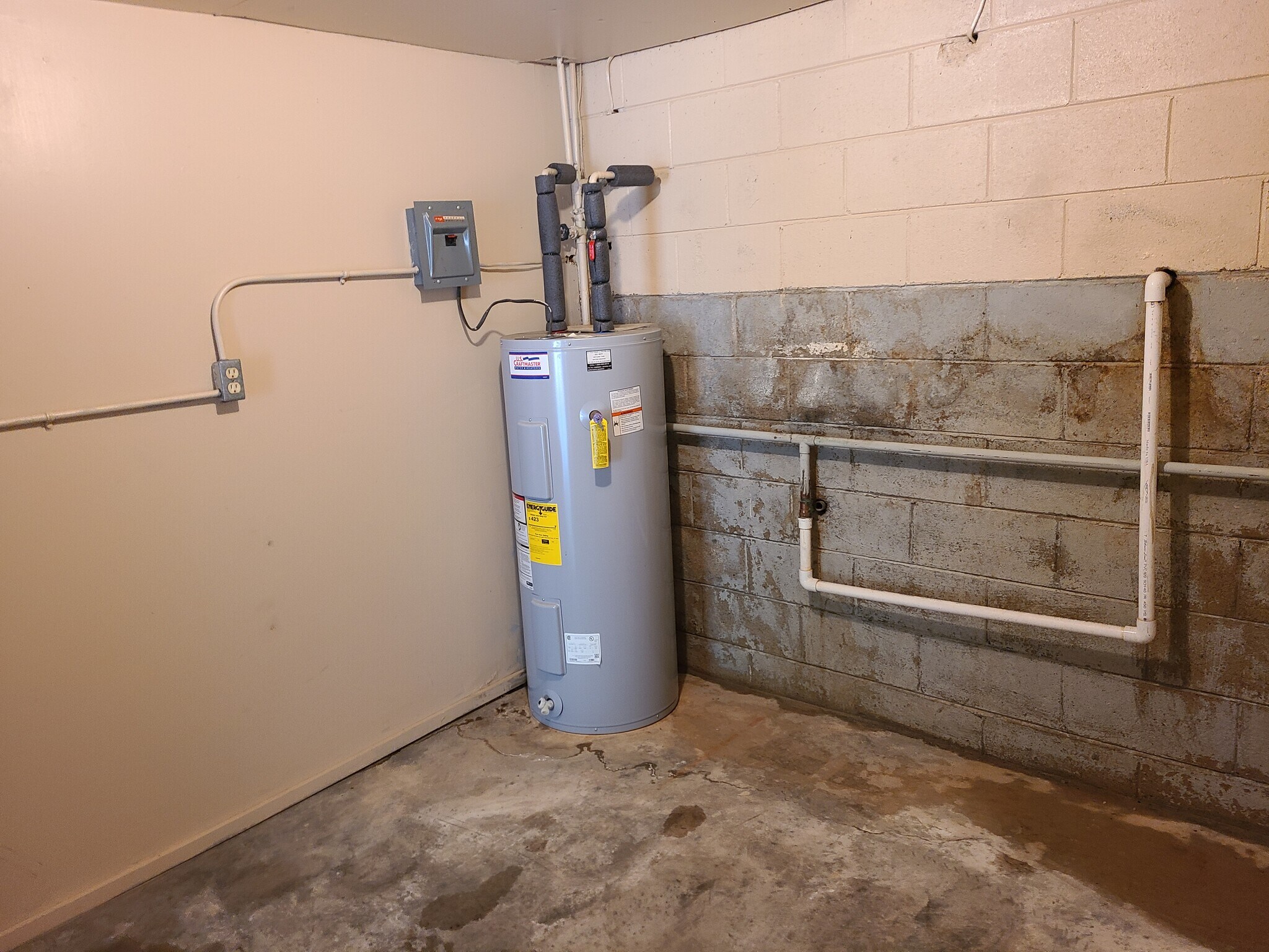 private locking storage room in parking area - 2243 Hillcrest