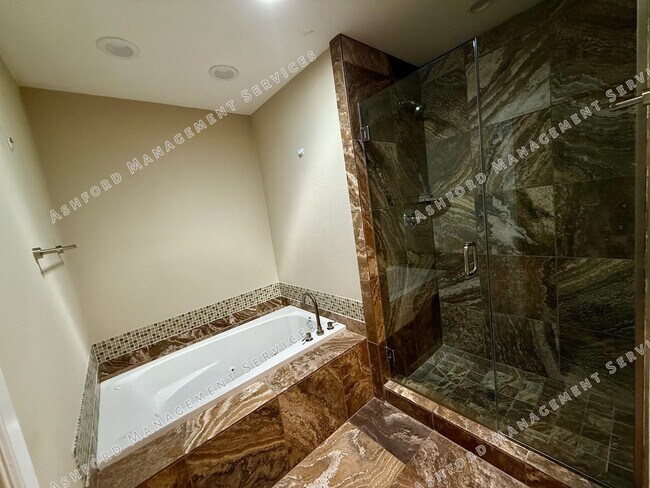 Building Photo - 3 BEDROOM 2 BATHROOM HOME RIGHT ON McCORMI...