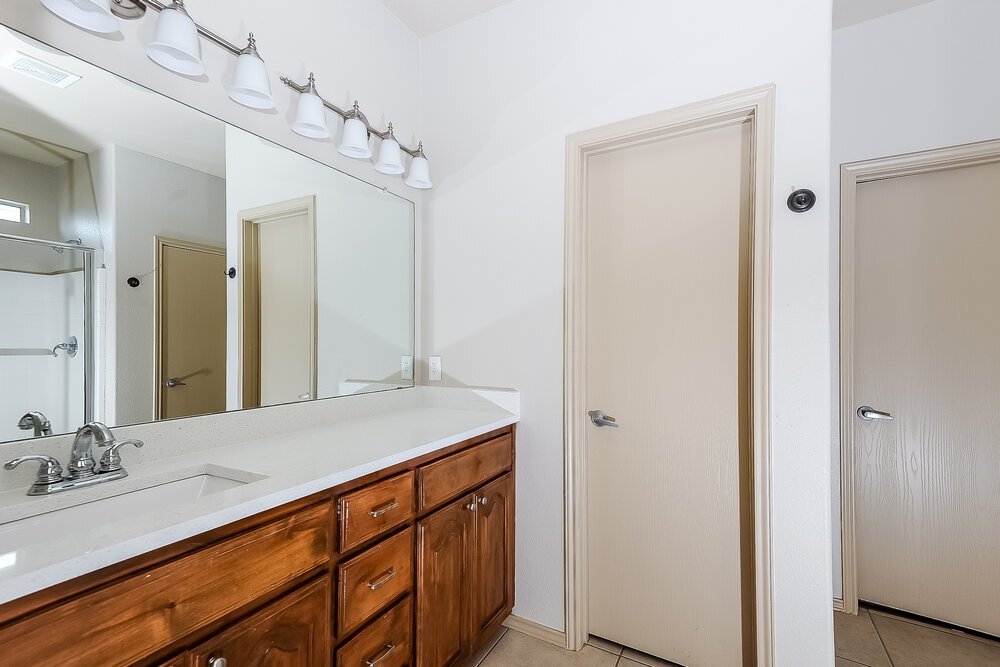 Building Photo - 9925 Fressia Ln