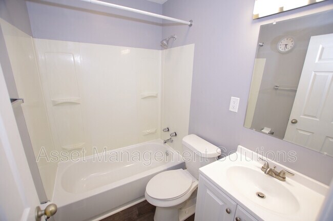 Building Photo - 5 Calumet Dr