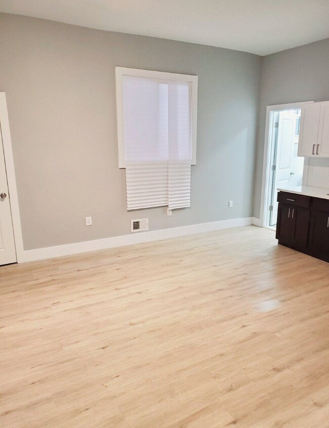 Building Photo - 618 S Orange Ave