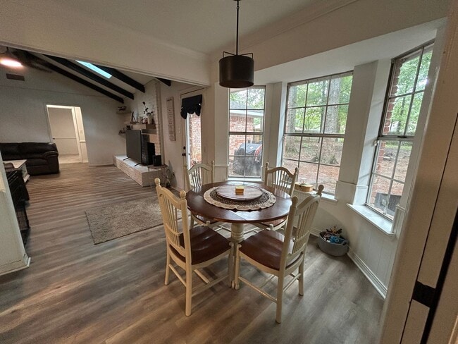 Building Photo - High-End Haughton Home