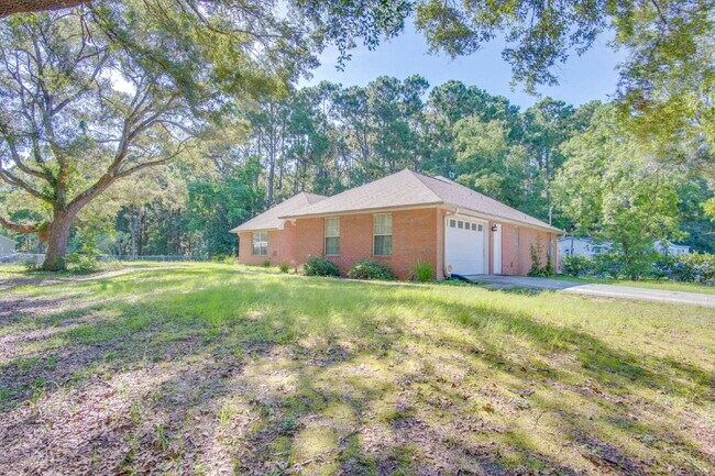Building Photo - Stunning West Pensacola Home on Nearly an ...