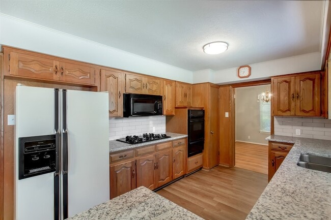 Building Photo - 6105 E University Blvd