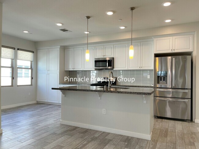 Building Photo - 1073 Foxglove Pl