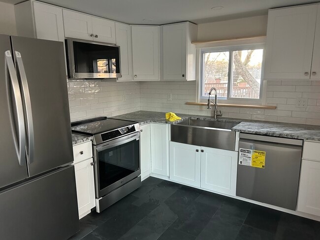 Building Photo - 32 Revere Ct