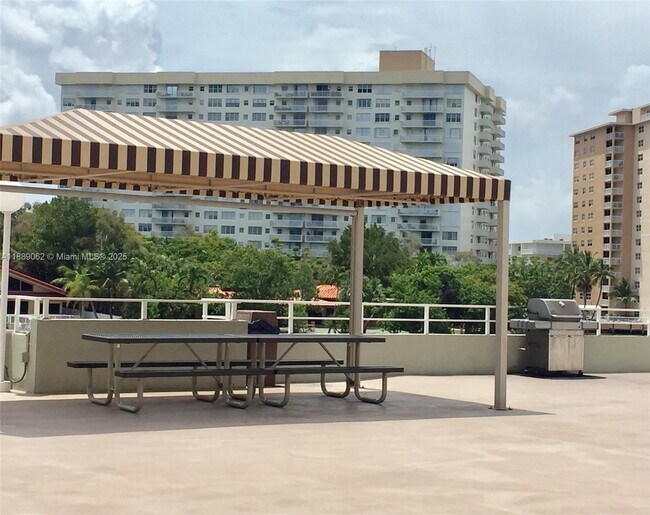 Building Photo - 1950 S Ocean Dr