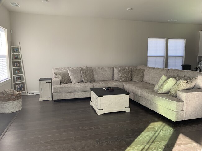 Building Photo - 2325 Hazel Wy