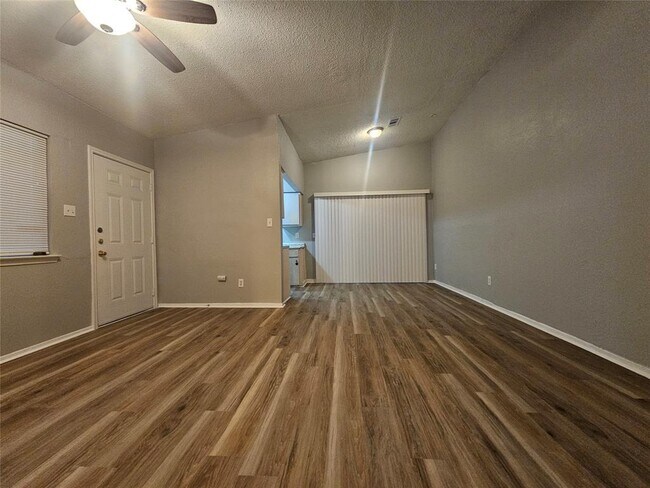 Building Photo - 6715 Sandshof Dr