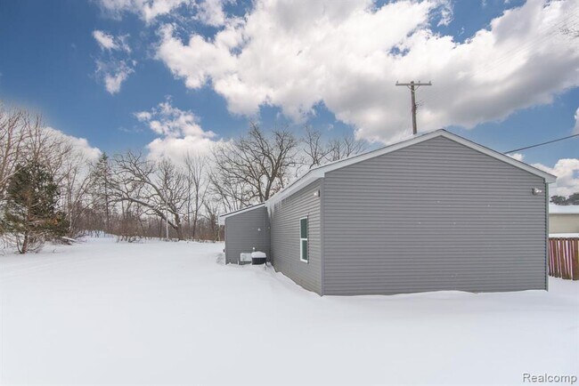 Building Photo - 2455 Crumb Rd