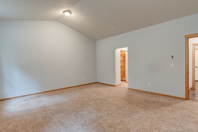 Building Photo - 253 Sunset Dr