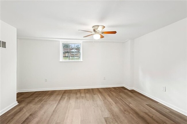 Building Photo - 4042 Sweetbriar Ln