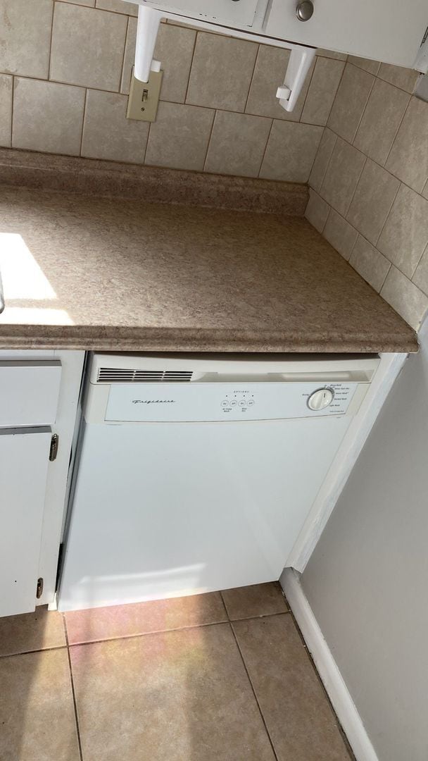 Building Photo - One Bedroom Rental in South Tampa!