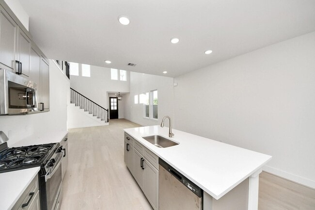 Building Photo - 4324 Avron Dr