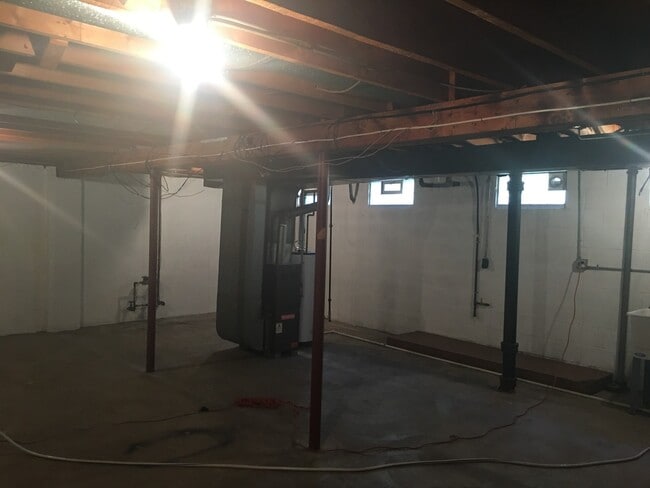 Building Photo - Central Air 2 Bedroom