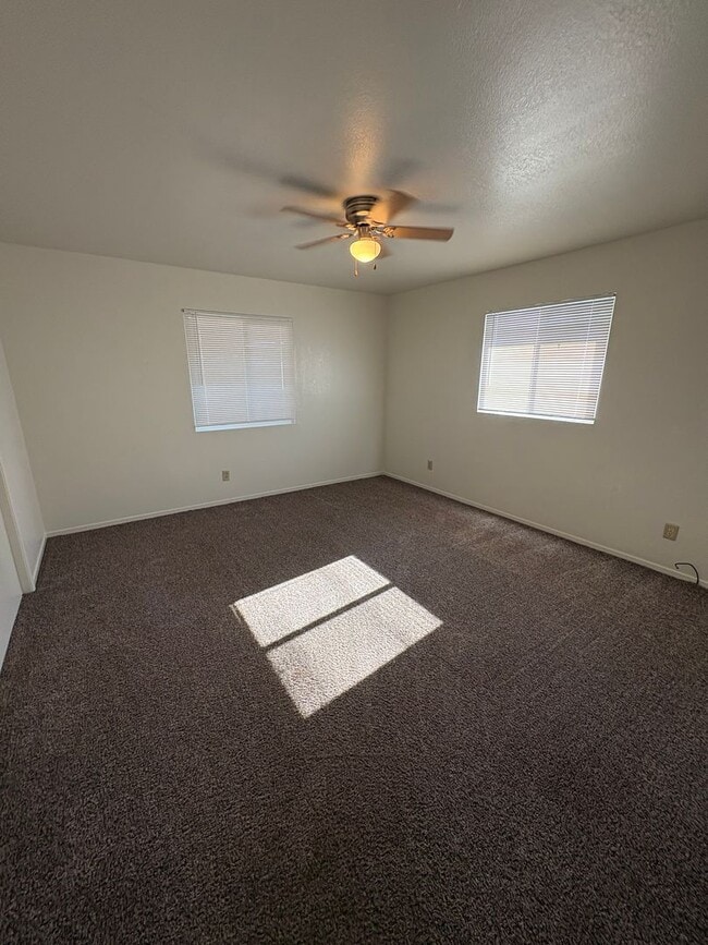 Building Photo - 700-710 E Tulare Ave