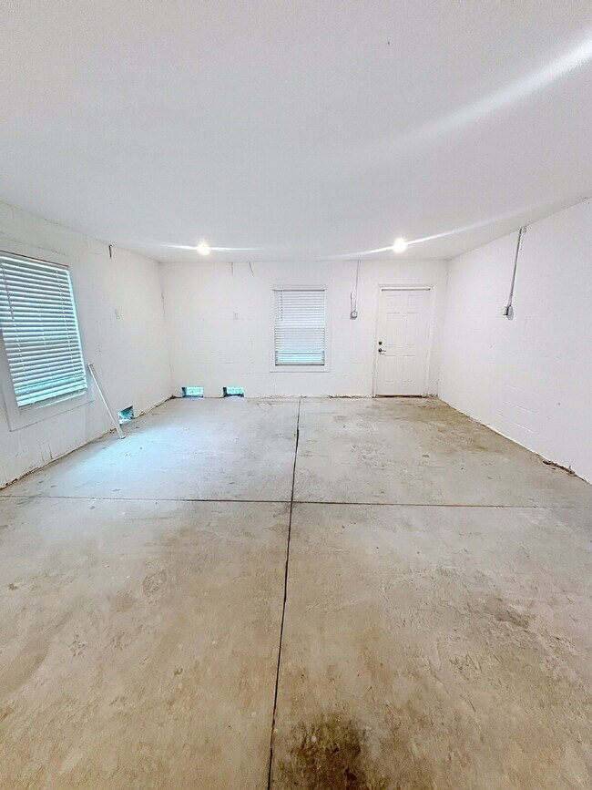 Building Photo - 822 Tennyson Mill Cir