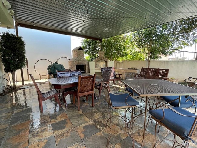 Building Photo - 15 N 43rd St