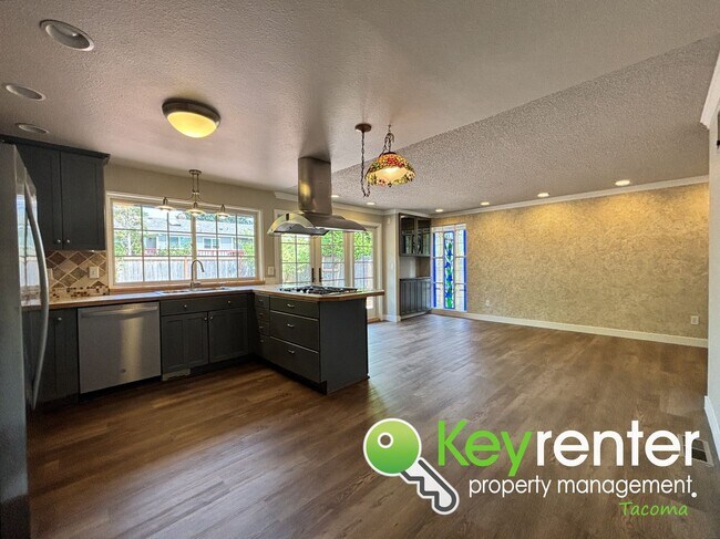 Building Photo - Stylishly Updated Lakewood Home in Seclude...