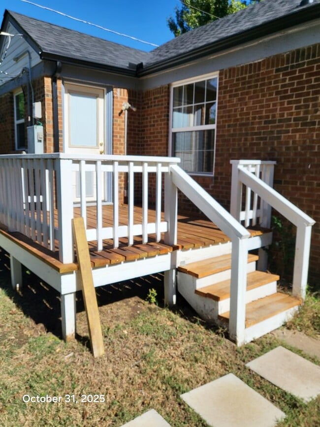 Building Photo - (2) Bed/(2) Bath w/ Must-See Updates Avail...