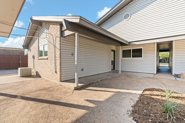 Building Photo - Gorman Dr