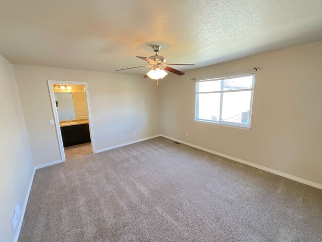 Building Photo - 3 Bedroom Home Available Near S Marksheffel Rd & Fontaine Blvd!