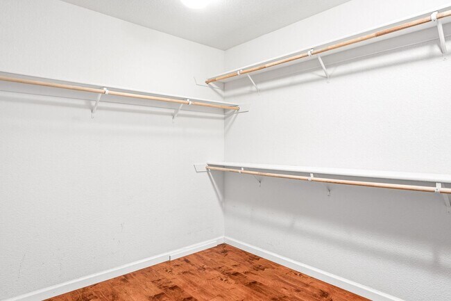 Building Photo - Beautiful single 4 Bed, 2.5 Bath Family Home in Quiet Neighborhood!