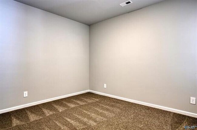 Building Photo - 6075 Gardner Maples Dr