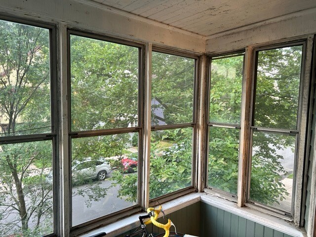 3-season porch - 146 Foster St
