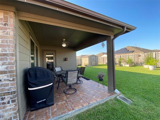 Building Photo - 3935 Country Club Dr