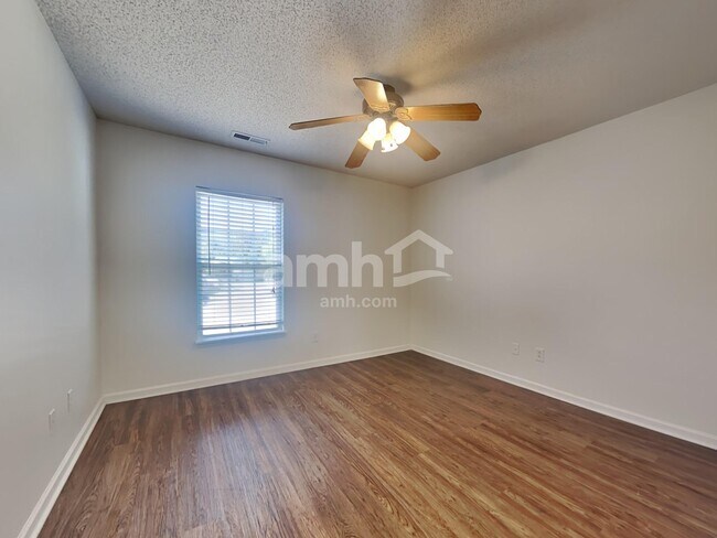 Building Photo - 4987 Harthill Ave