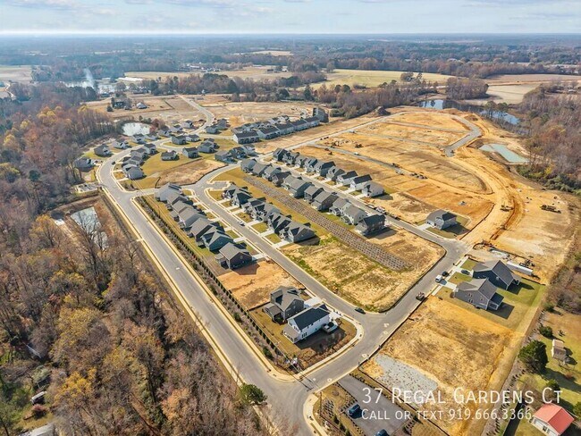 Building Photo - 37 Regal Gdns Ct