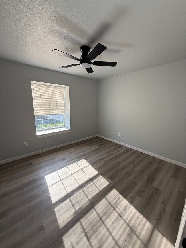 Building Photo - 4004 Scruggs Dr