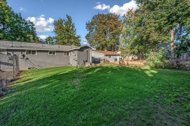 Building Photo - New Remodel 3 bed 1 bath (partial finished basement)