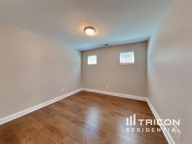 Building Photo - 271 Cloverbrook Way