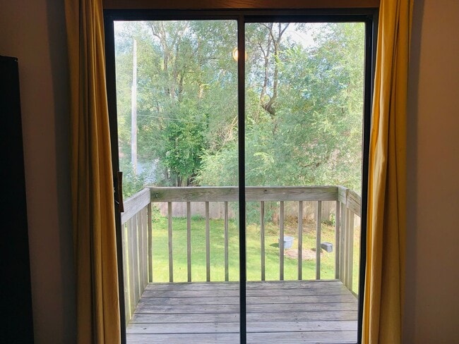 Building Photo - 3 BR 2.5 BA with attached 2-car garage - Gahanna Schools