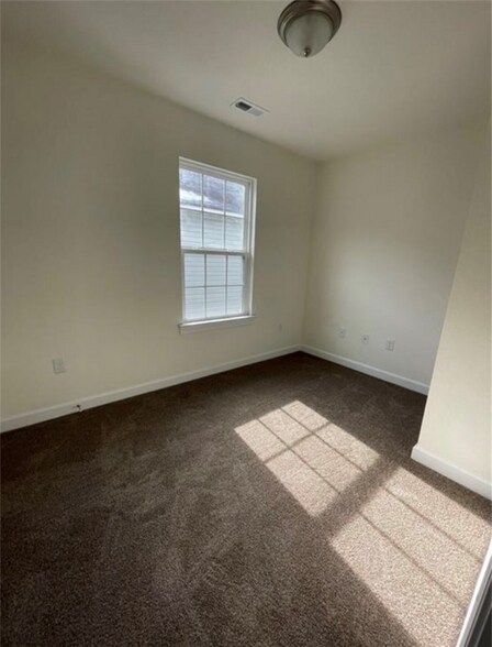 Building Photo - 205 Thalia Rd