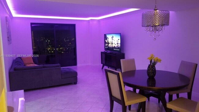 Building Photo - 2500 Parkview Dr